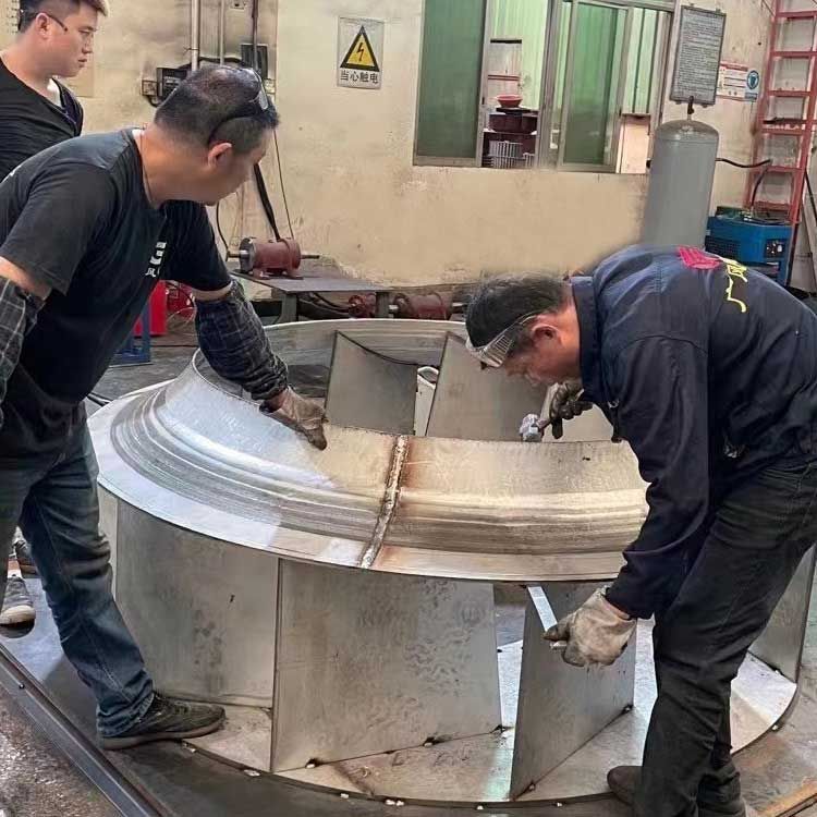 第二步Y4-73锅炉离心引风机骨身拼接焊接